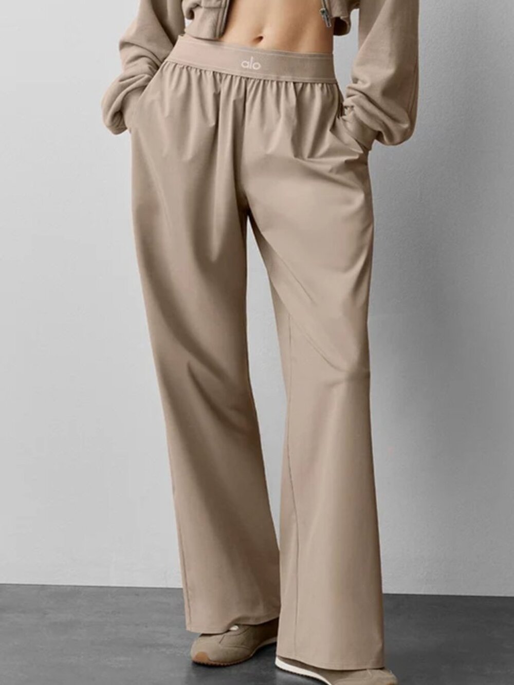 🍎ALO Yoga Suit Up Trouser Brand New Gravel Wide Leg🤩Regular 30" Inseam Length - Picture 8 of 8